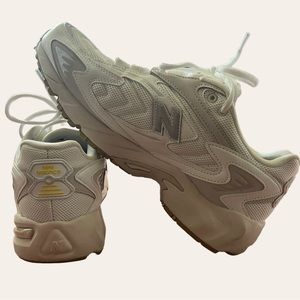 Mens New Balance 725V1, white, size 10.5, good condition- only worn a few times